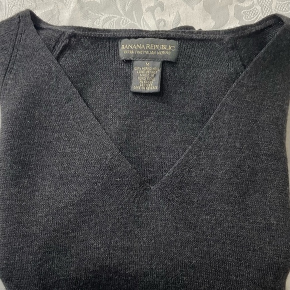 Banana Republic Sweater Women Medium Dark Gray Merino Wool V Neck Pullover - Picture 1 of 7